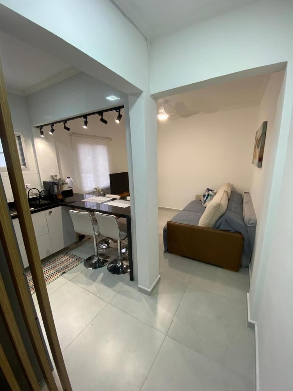 Canto Forte- Suite C/Varanda - Ate 5 Hospedes- Garagem - Wi Fi E 200 Metros Da Praia, 50 Metros Da Av Gastronomica Da Pg Praia Grande  Exteriör bild