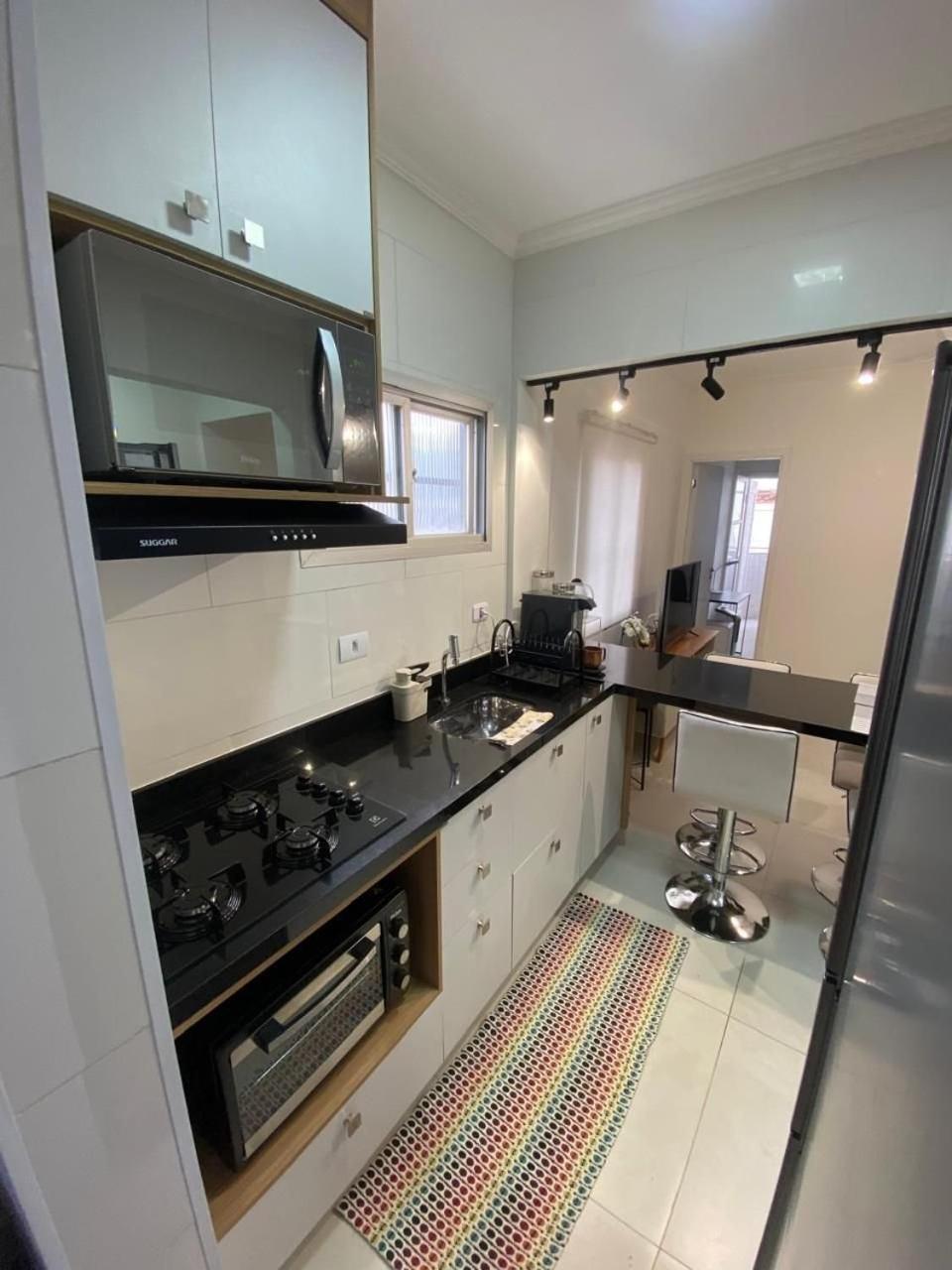 Canto Forte- Suite C/Varanda - Ate 5 Hospedes- Garagem - Wi Fi E 200 Metros Da Praia, 50 Metros Da Av Gastronomica Da Pg Praia Grande  Exteriör bild