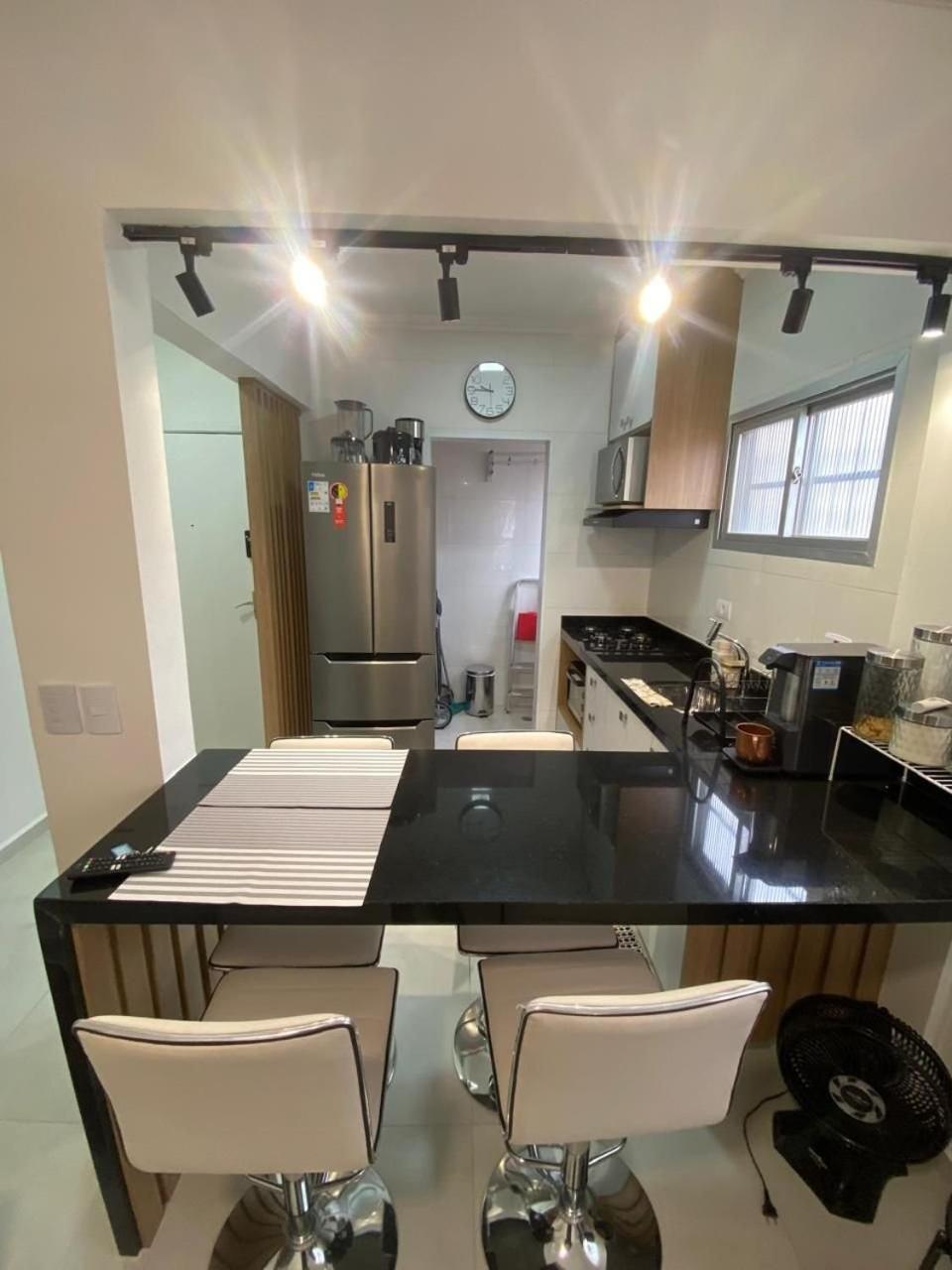 Canto Forte- Suite C/Varanda - Ate 5 Hospedes- Garagem - Wi Fi E 200 Metros Da Praia, 50 Metros Da Av Gastronomica Da Pg Praia Grande  Exteriör bild