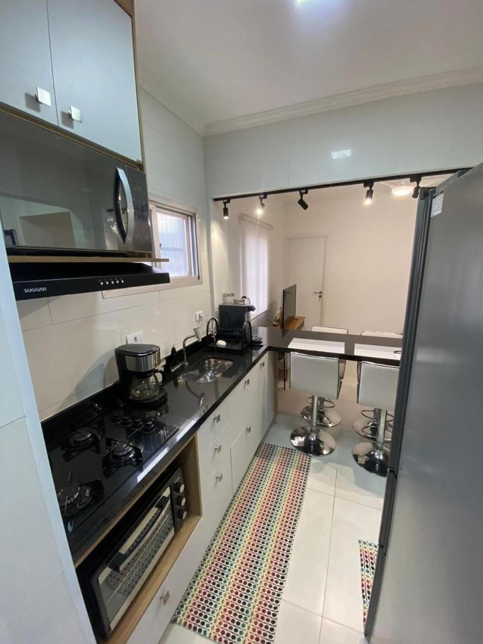 Canto Forte- Suite C/Varanda - Ate 5 Hospedes- Garagem - Wi Fi E 200 Metros Da Praia, 50 Metros Da Av Gastronomica Da Pg Praia Grande  Exteriör bild