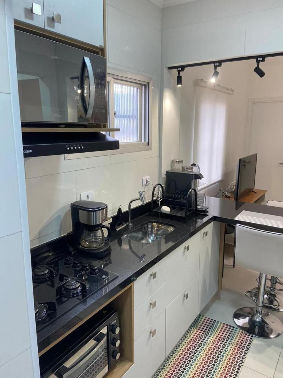 Canto Forte- Suite C/Varanda - Ate 5 Hospedes- Garagem - Wi Fi E 200 Metros Da Praia, 50 Metros Da Av Gastronomica Da Pg Praia Grande  Exteriör bild